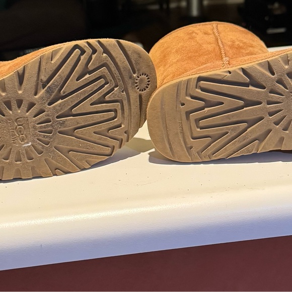 UGG Tan boots sz 6 - Picture 12 of 12